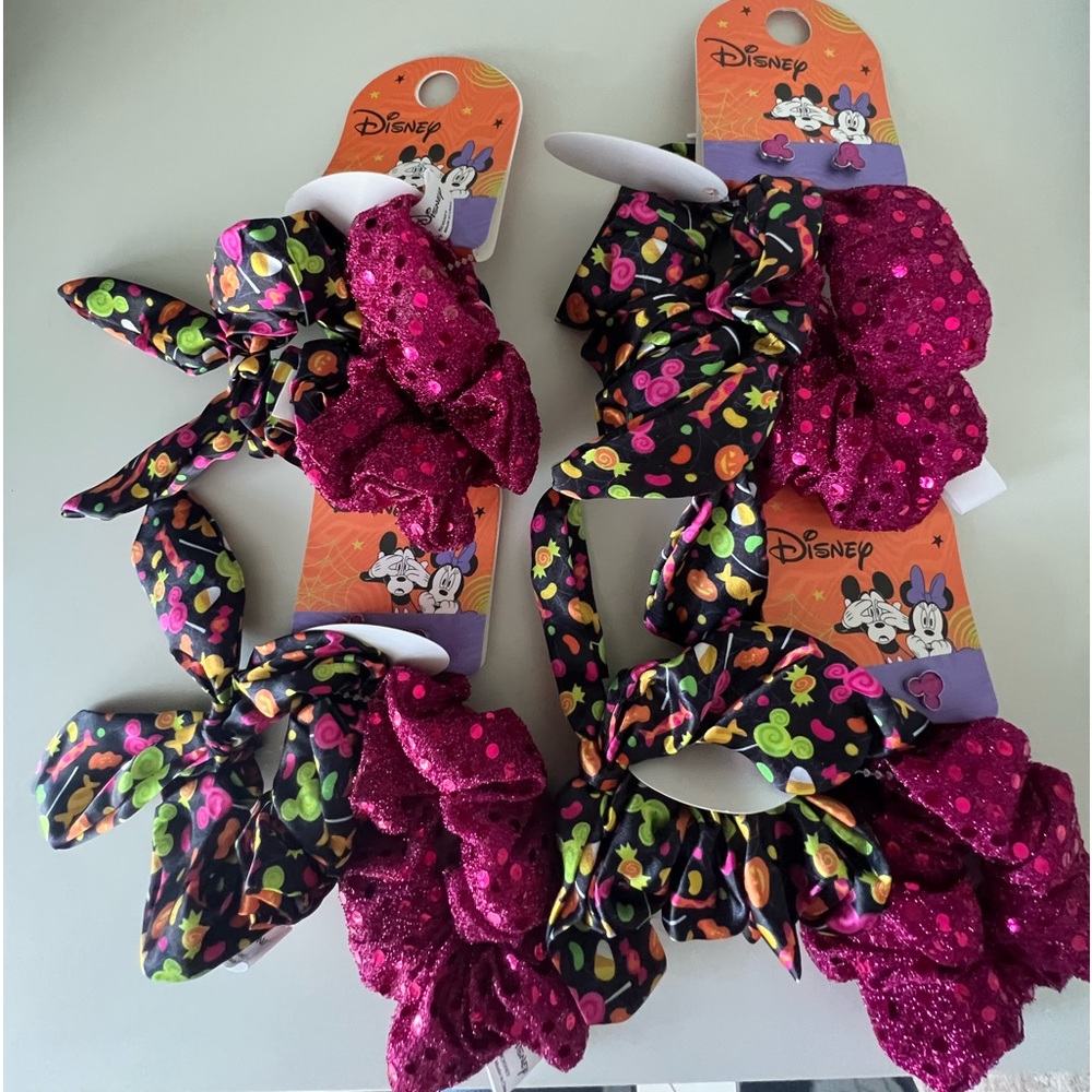 DISNEY HALLOWEEN Minnie Mouse Bow Hair Scrunchies Pack of Two Stud earrings NEW